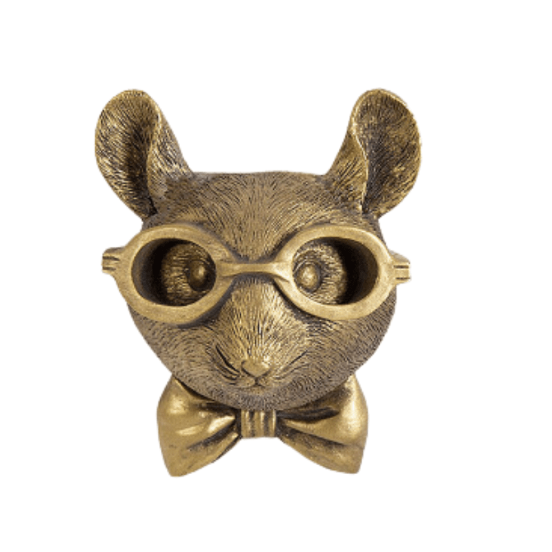 Charming Rustic Wall Decor with Natural Elegance