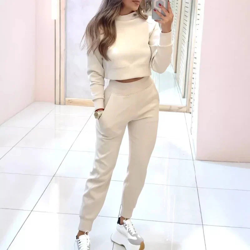Comfortable Women's Two-Piece Tracksuit with Cropped Sweater Design