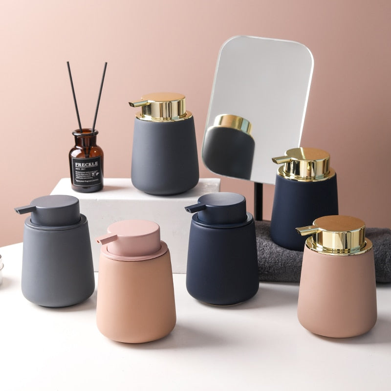 LuxeLather | Chic Ceramic Soap Dispenser - Scandinavian-Inspired Bathroom Essential