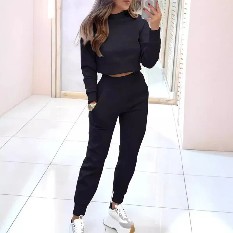 Comfortable Women's Two-Piece Tracksuit with Cropped Sweater Design