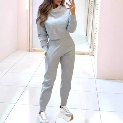 Comfortable Women's Two-Piece Tracksuit with Cropped Sweater Design