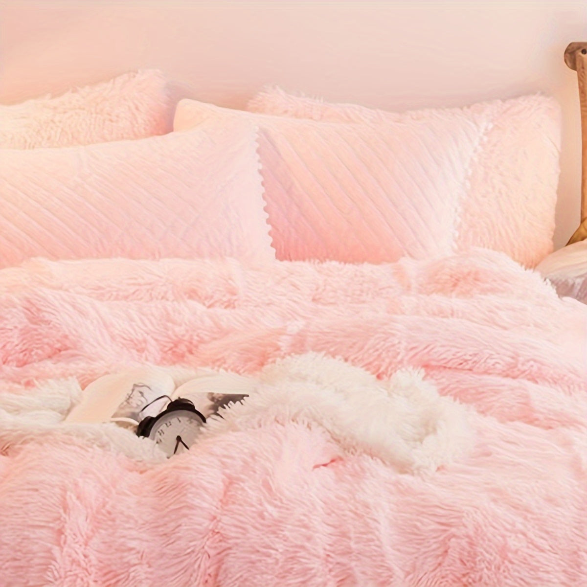 Luxurious Three-Piece Velvet Bedding Set with Soft Velvety Texture