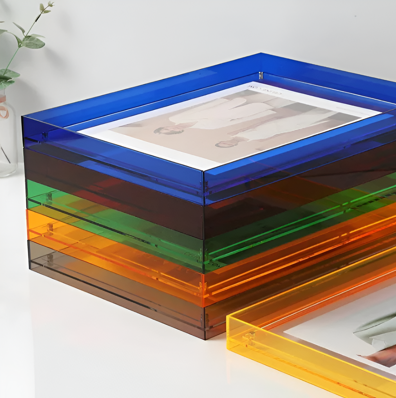 Seravina - Sleek Minimalist Acrylic Picture Frame