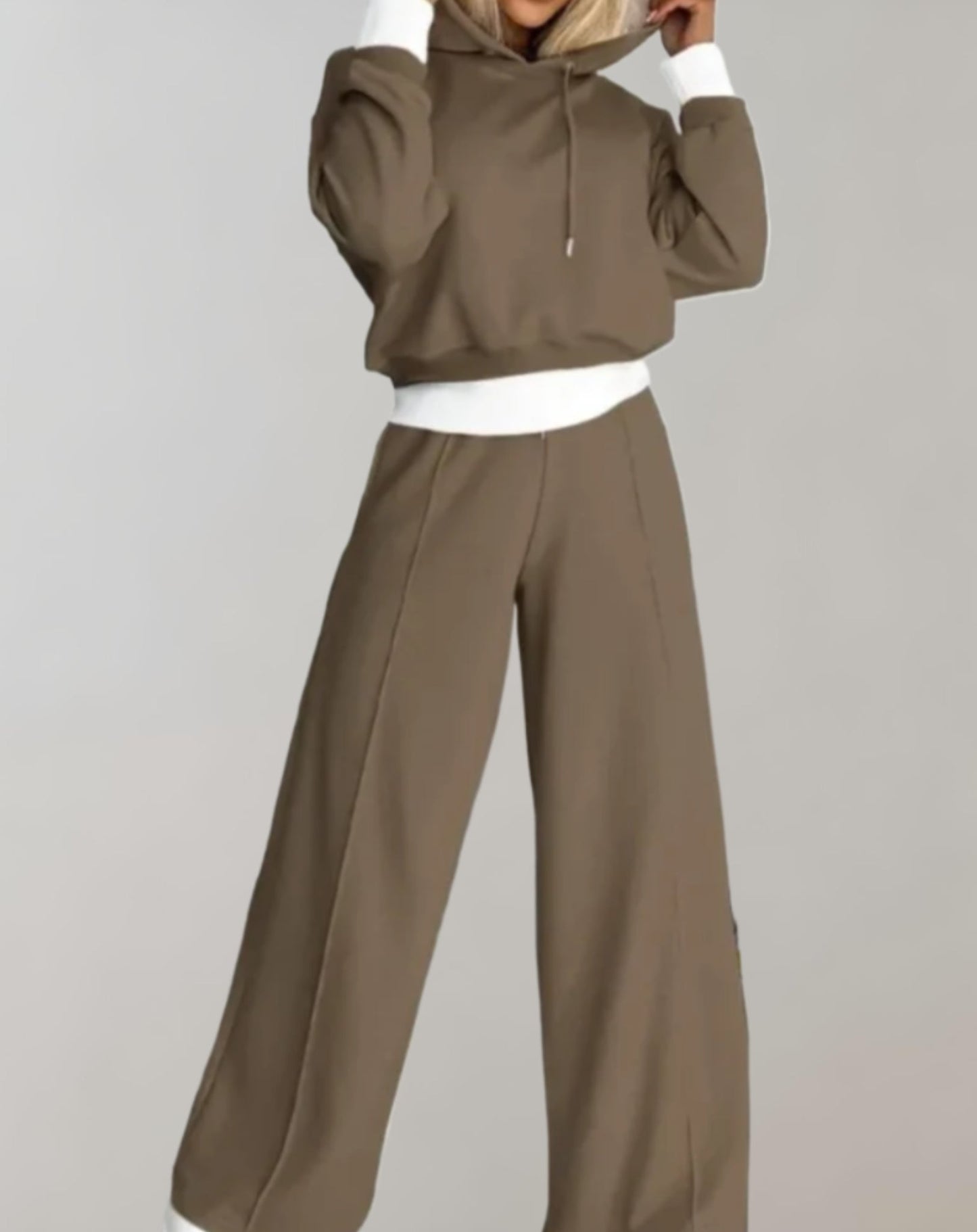 FAYE | Stylish Hoodie and Trouser Ensemble for a Contemporary Look