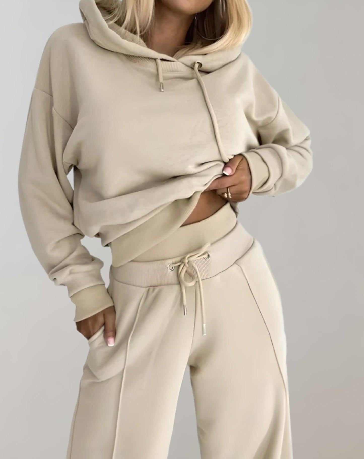 FAYE | Stylish Hoodie and Trouser Ensemble for a Contemporary Look