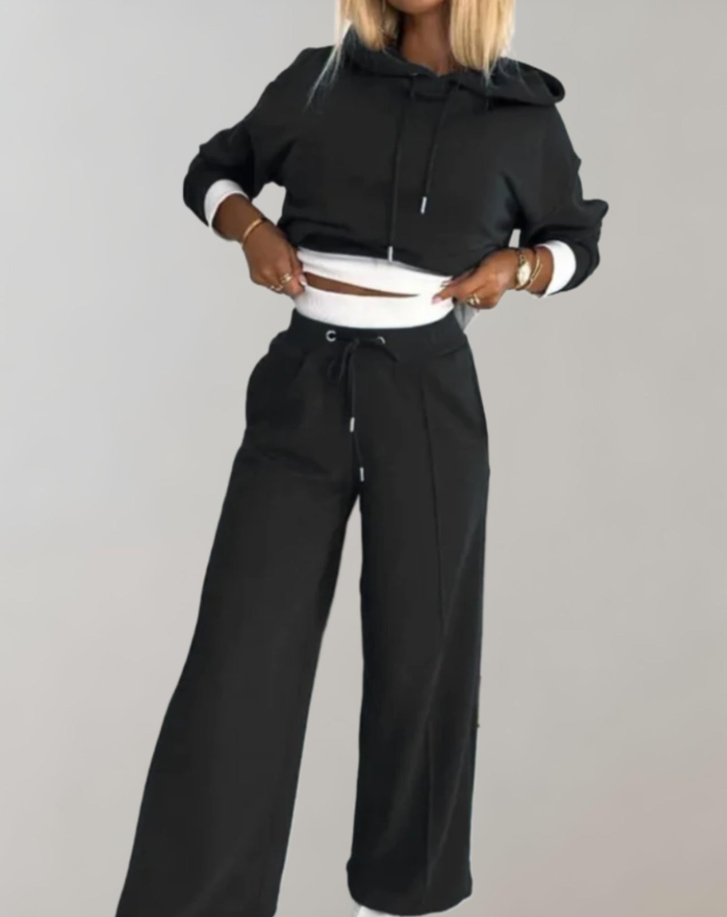 FAYE | Stylish Hoodie and Trouser Ensemble for a Contemporary Look
