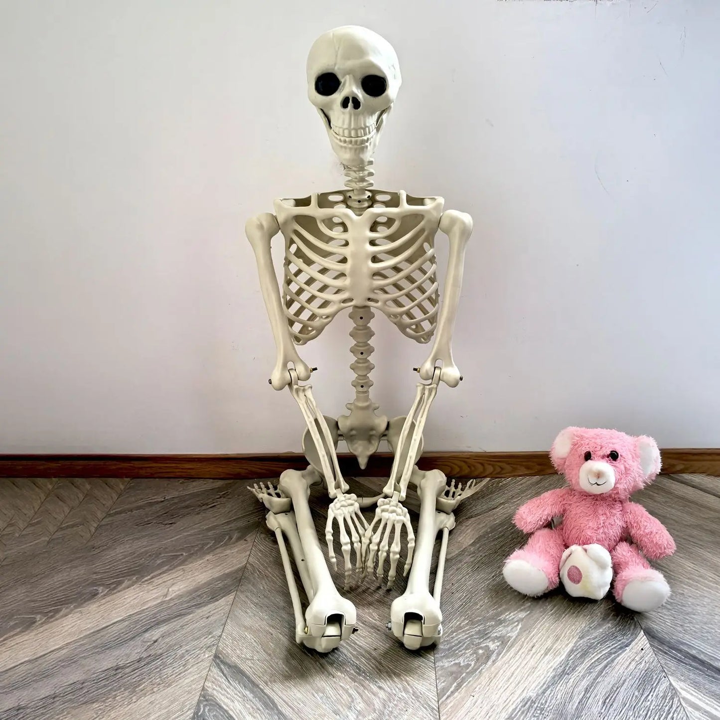 Adjustable Human Skeleton 90–165 cm — Lifelike Decoration for Halloween and Horror Occasions