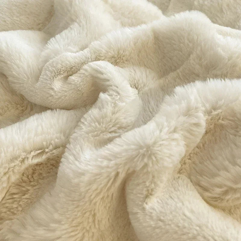 Cozy Faux Fur Duvet with Comforting Pattern for Your Bedroom