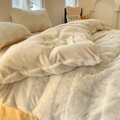 Cozy Faux Fur Duvet with Comforting Pattern for Your Bedroom