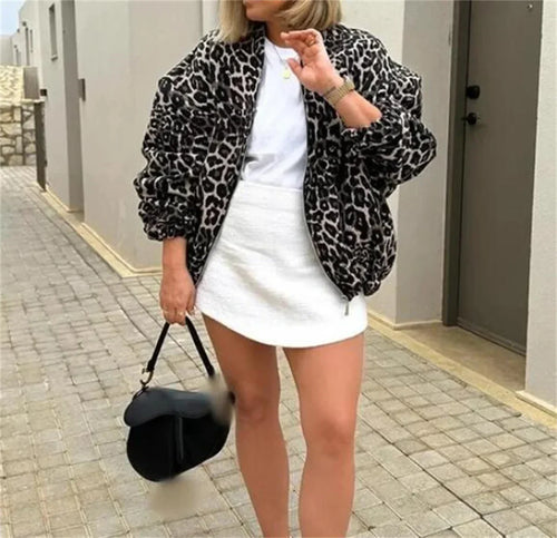 Stylish Leopard Print Bomber Jacket in Luxurious Fabric – Women's Fashion