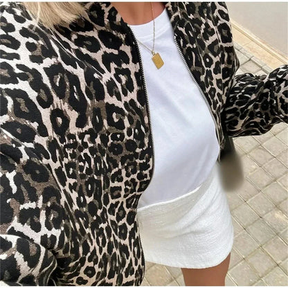 Stylish Leopard Print Bomber Jacket in Luxurious Fabric – Women's Fashion