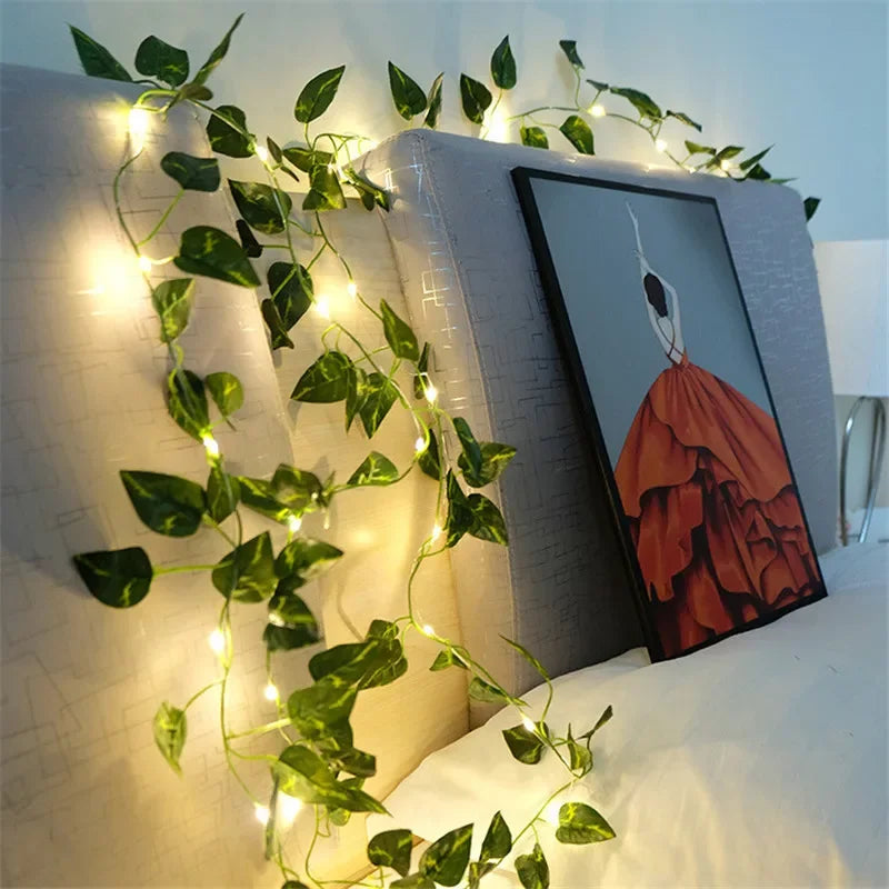 Energy-Efficient Green Leaf-Shaped Christmas LED Lights – Battery-Powered, High Quality, Ideal for Holiday Decor