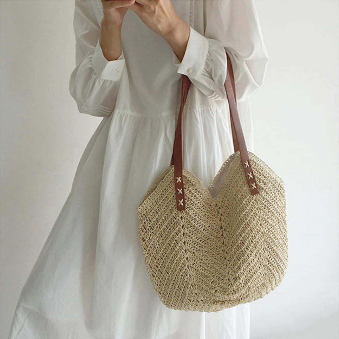 Chic Women's Shoulder Bag - BreezeWoven
