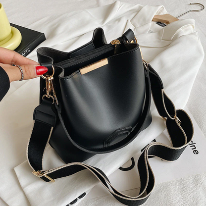 Stylish Leather Shoulder Bag - BellaViva