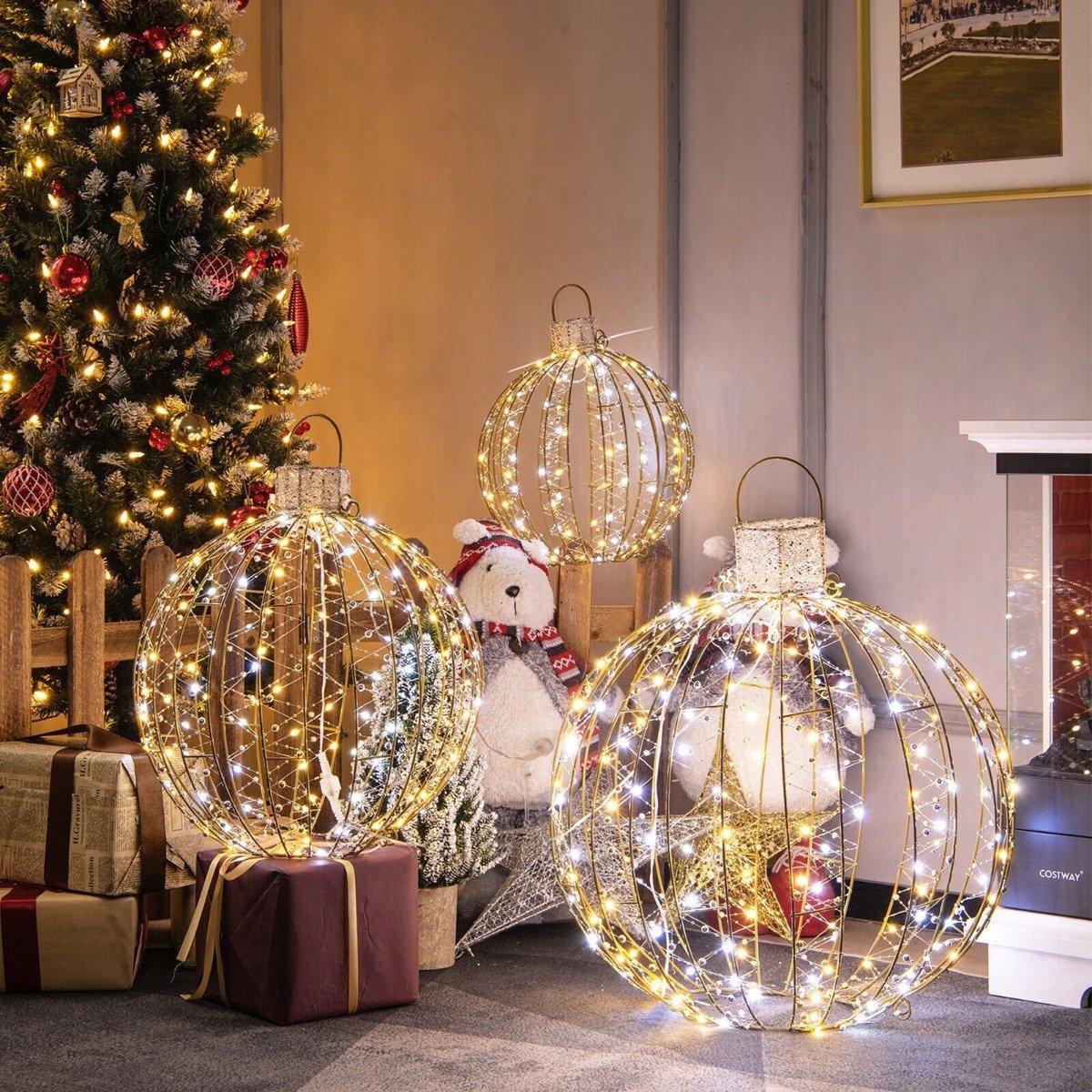 Star Pattern Illuminated Decorative Glow Balls in Gold