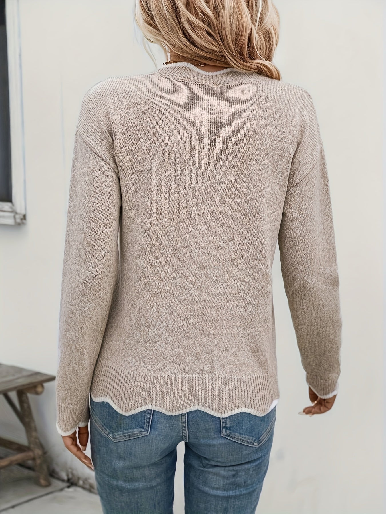 Elin | Stylish V-Neck Sweater with Scalloped Details and Long Sleeves