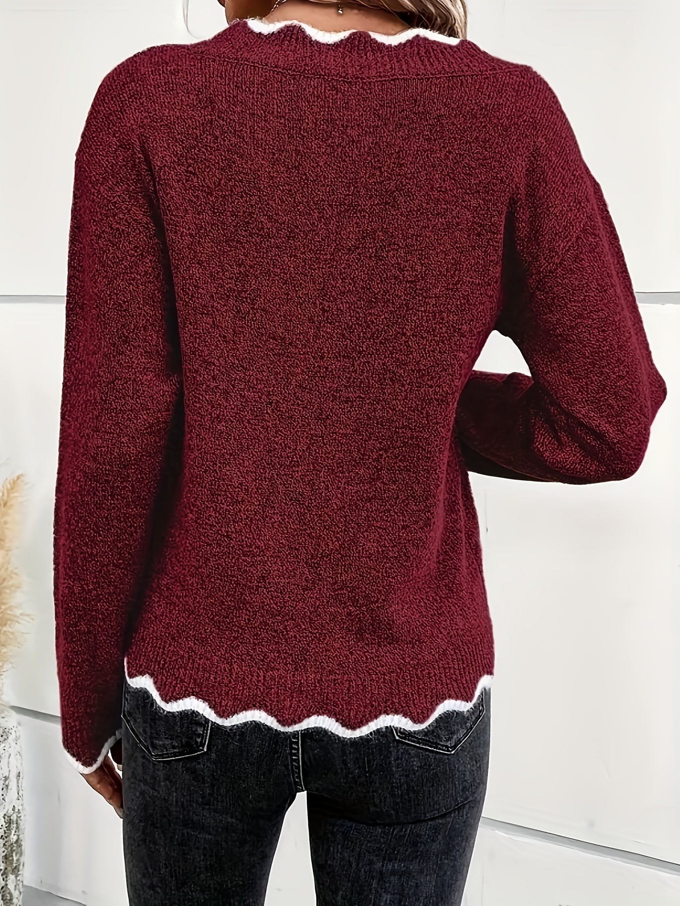 Elin | Stylish V-Neck Sweater with Scalloped Details and Long Sleeves