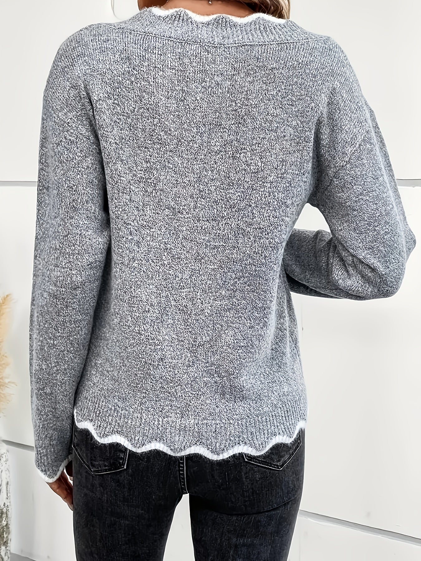 Elin | Stylish V-Neck Sweater with Scalloped Details and Long Sleeves