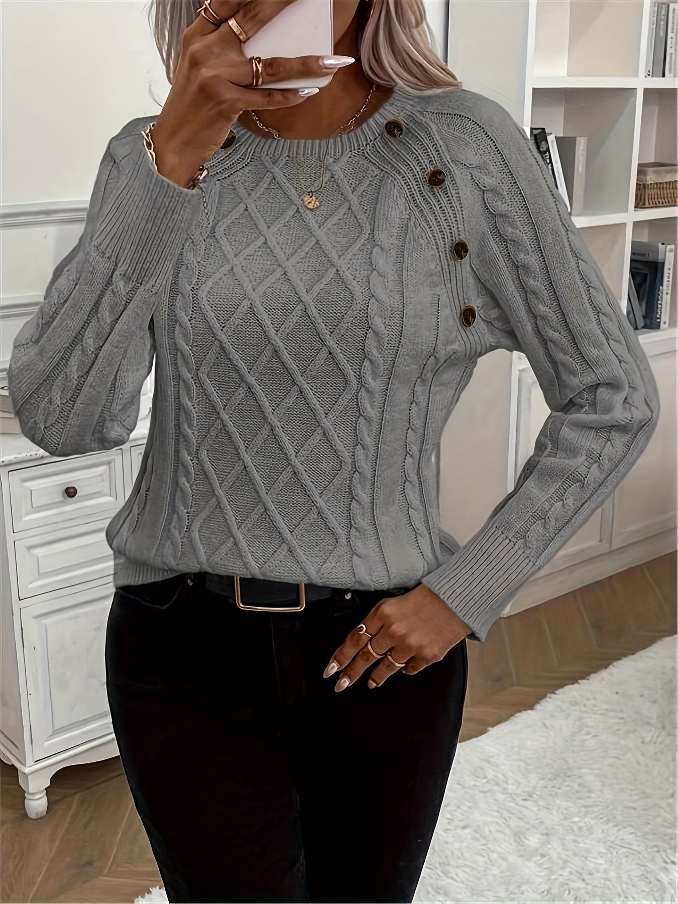 Evy | Timeless Cable Knit Sweater with Classic Round Neck