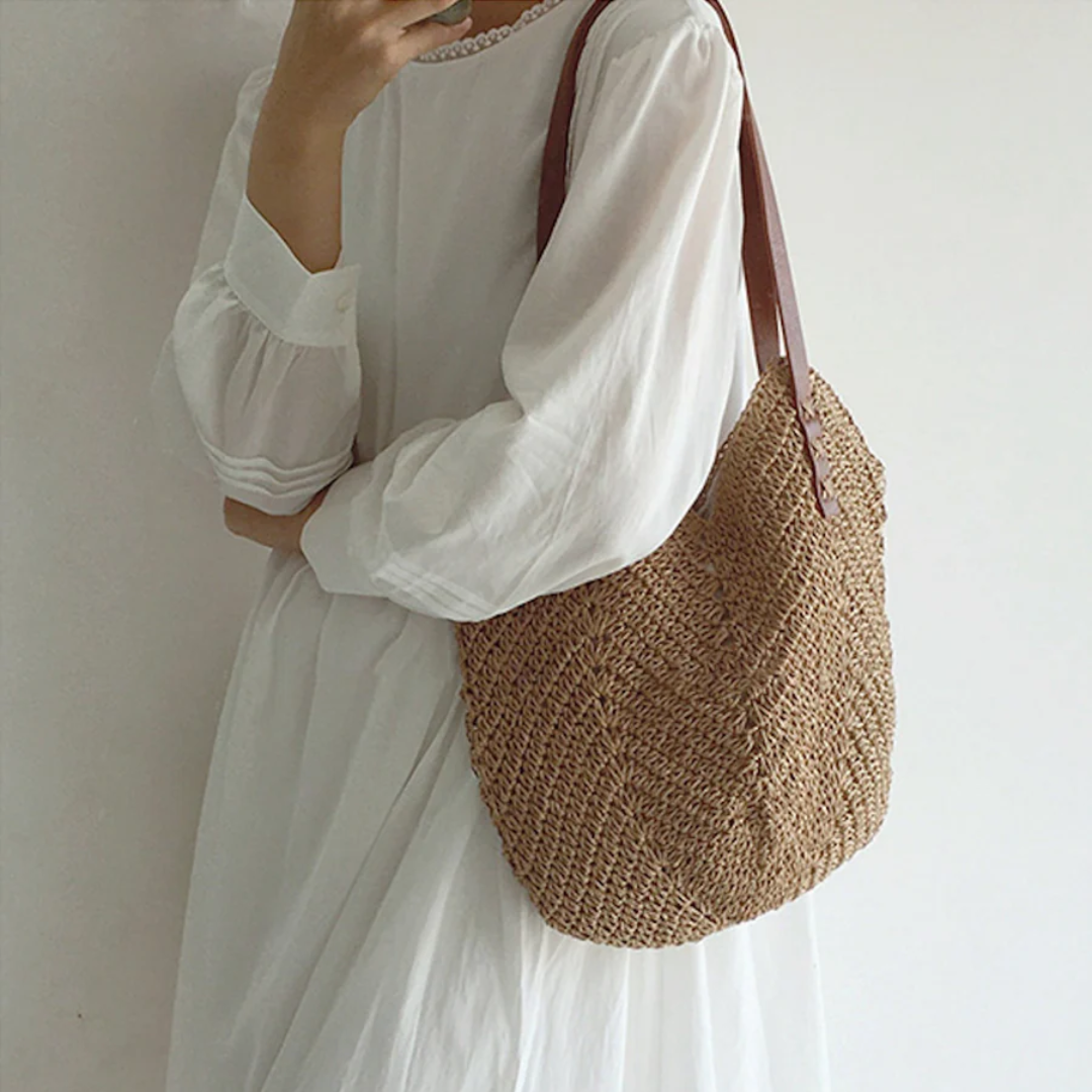 Chic Women's Shoulder Bag - BreezeWoven