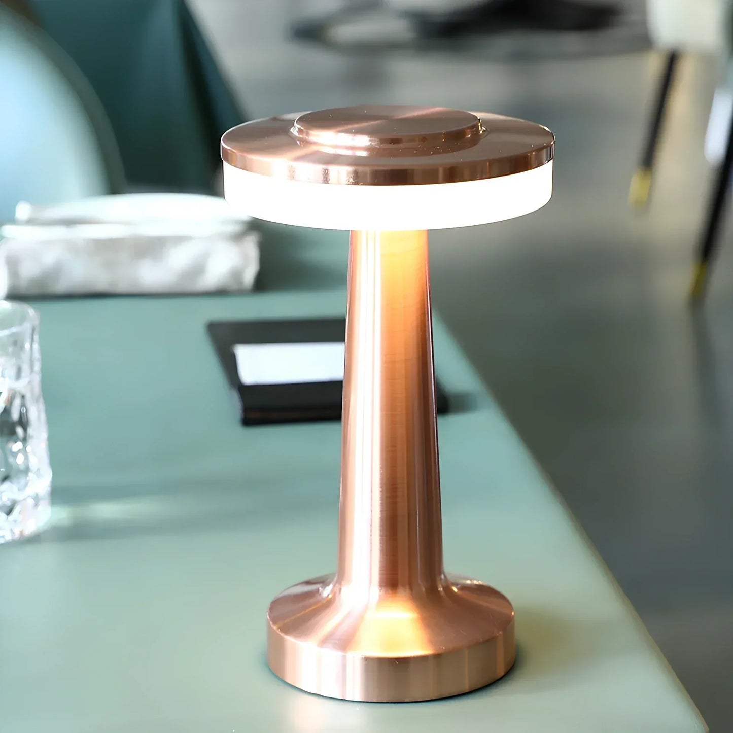 Vintage-Inspired Wireless Table Lamp - LumiBar