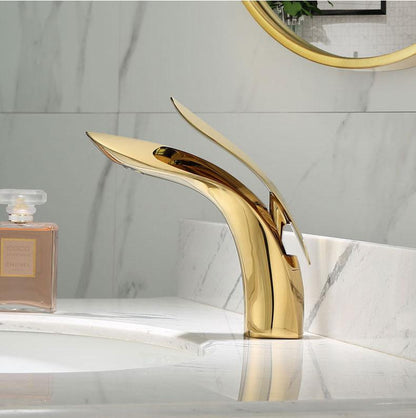 Curvex | Elegant Curved Bathroom Faucet - Contemporary Style, Long-lasting Finish