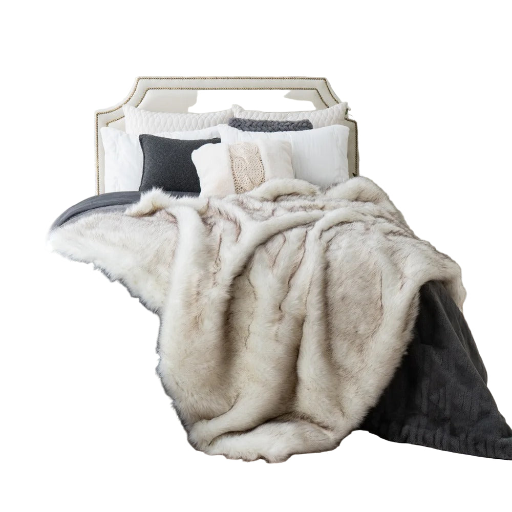 Elegant Soft Faux Fur Throw Blanket - Luxurious Comfort