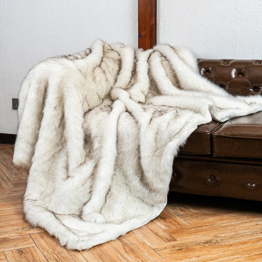 Cozy Plush Winter Blanket with Luxurious Fur