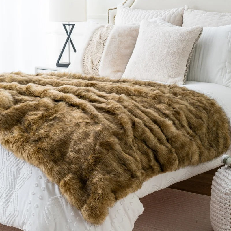 Cozy Plush Winter Blanket with Luxurious Fur