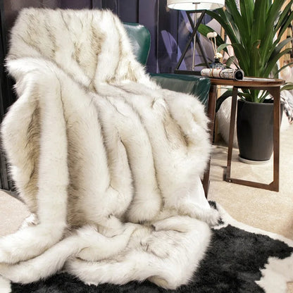 Elegant Soft Faux Fur Throw Blanket - Luxurious Comfort