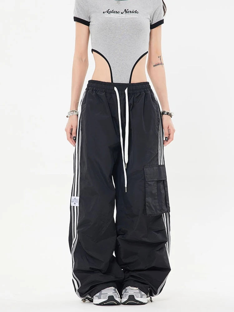 Chic Cargo Pants with Adjustable Drawstring and Ample Pocket Space
