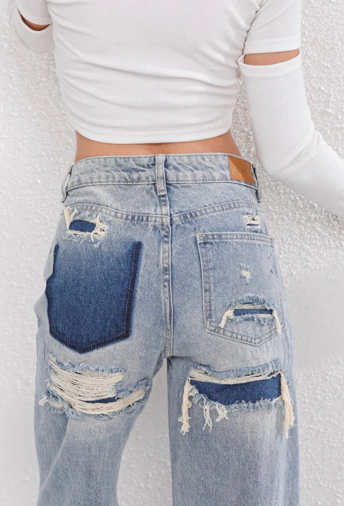 Livia - Retro-Inspired Distressed Denim
