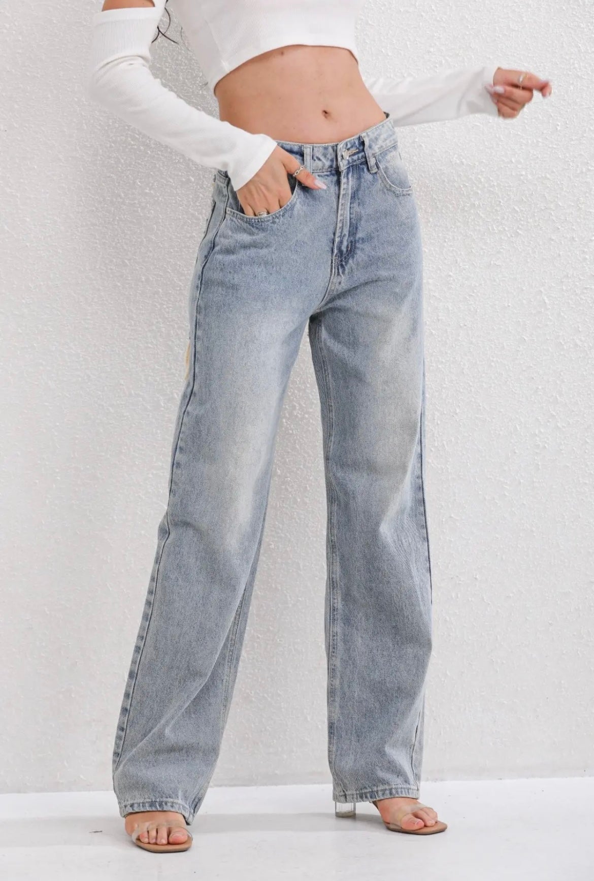 Livia - Retro-Inspired Distressed Denim