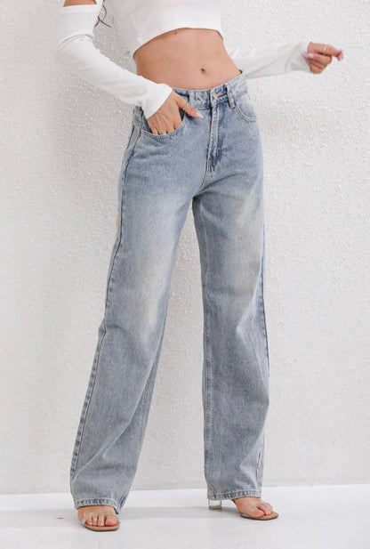 Livia - Retro-Inspired Distressed Denim